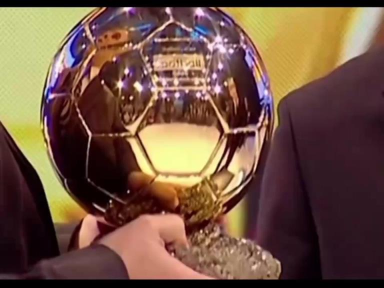 球王成长时!09年首次斩获金球奖的梅西!一切都是那么美好!