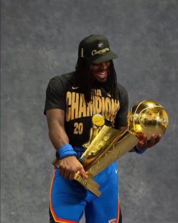 落选秀的励志故事！多特带小孩一起庆祝夺冠！