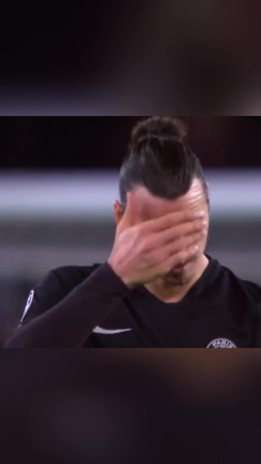 伊布:我练的十年铁头功,今天终于派上用场了!