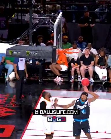 别小看天赋！有三分技能包的霍华德已经开始在BIG3乱杀了