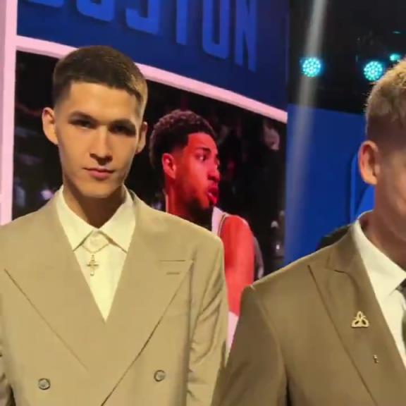 NBA选秀大年啊！小绿屋选秀热门新秀们合影！