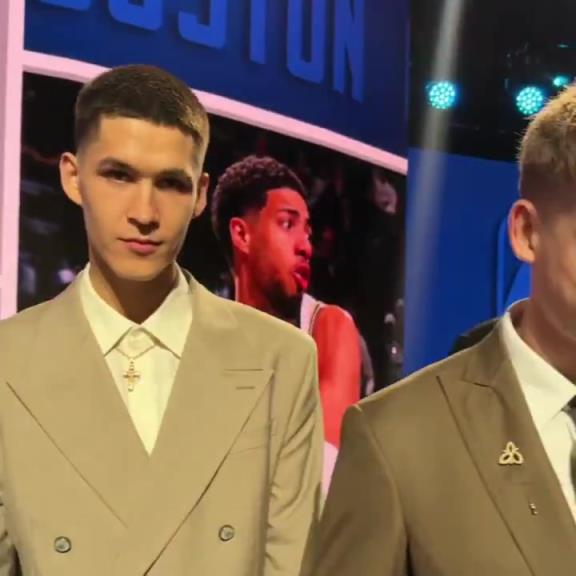 选秀现场的年轻人们，看着有像高手的吗？