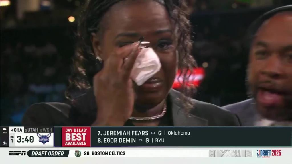 VJ-埃奇库姆当选探花！老妈眼含热泪泪洒当场