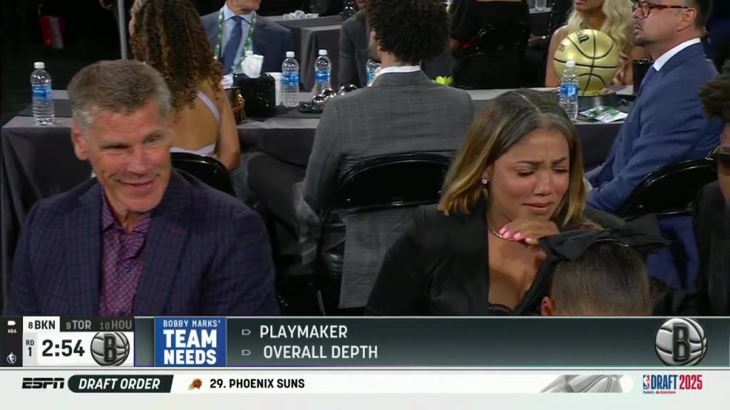 母亲的不容易！第七顺位费尔斯母亲在台下已哭成泪人