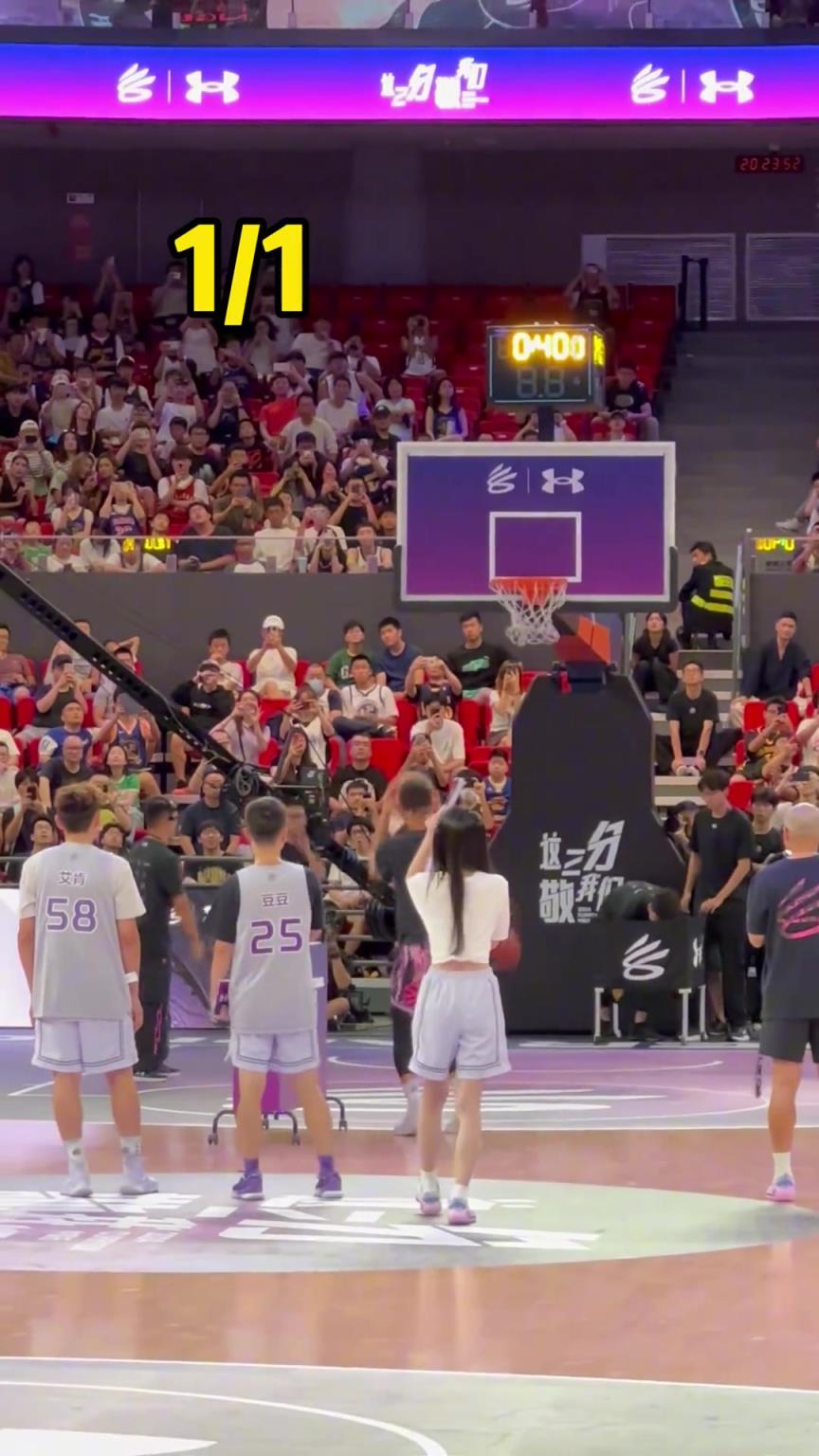 这三分，敬你们！库里看到球迷开心，他也会很开心...