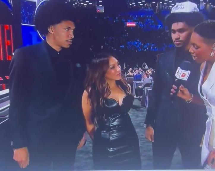 不愧是冠军太太!哈珀的妈妈接受采访,性感又美丽