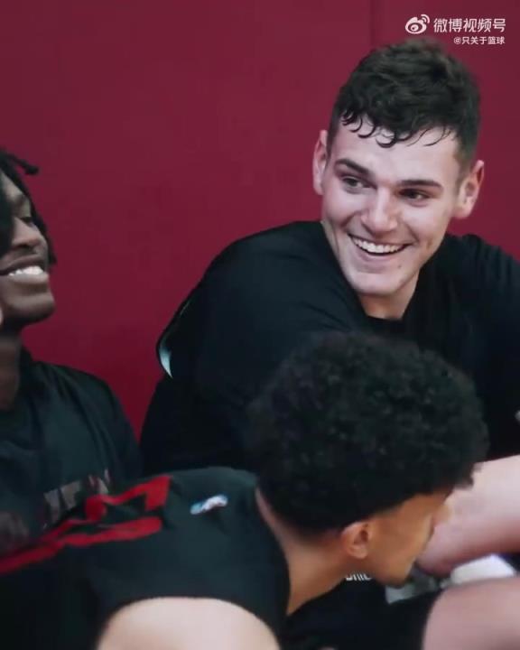 如今被开拓者16号签选中!此前男篮热身赛,杨瀚森与克林根对抗