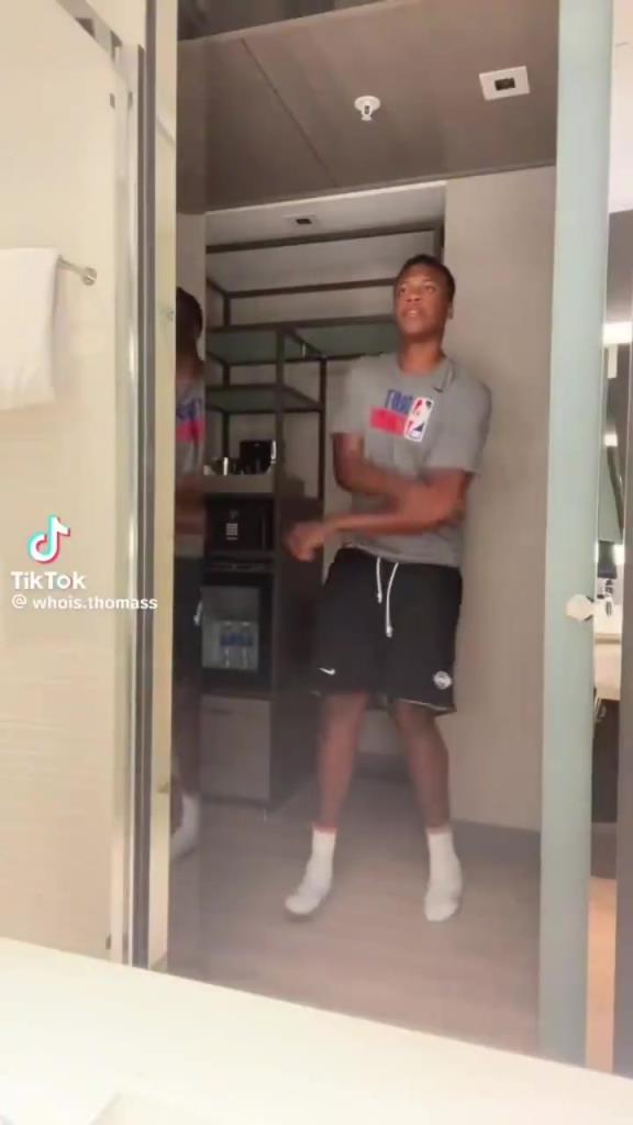 雷霆黄埔军校再添新学员!索伯这小伙挺有喜感的啊!