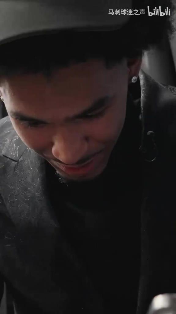 联系一下小老弟!文班亚马给榜眼秀迪伦哈珀打视频!