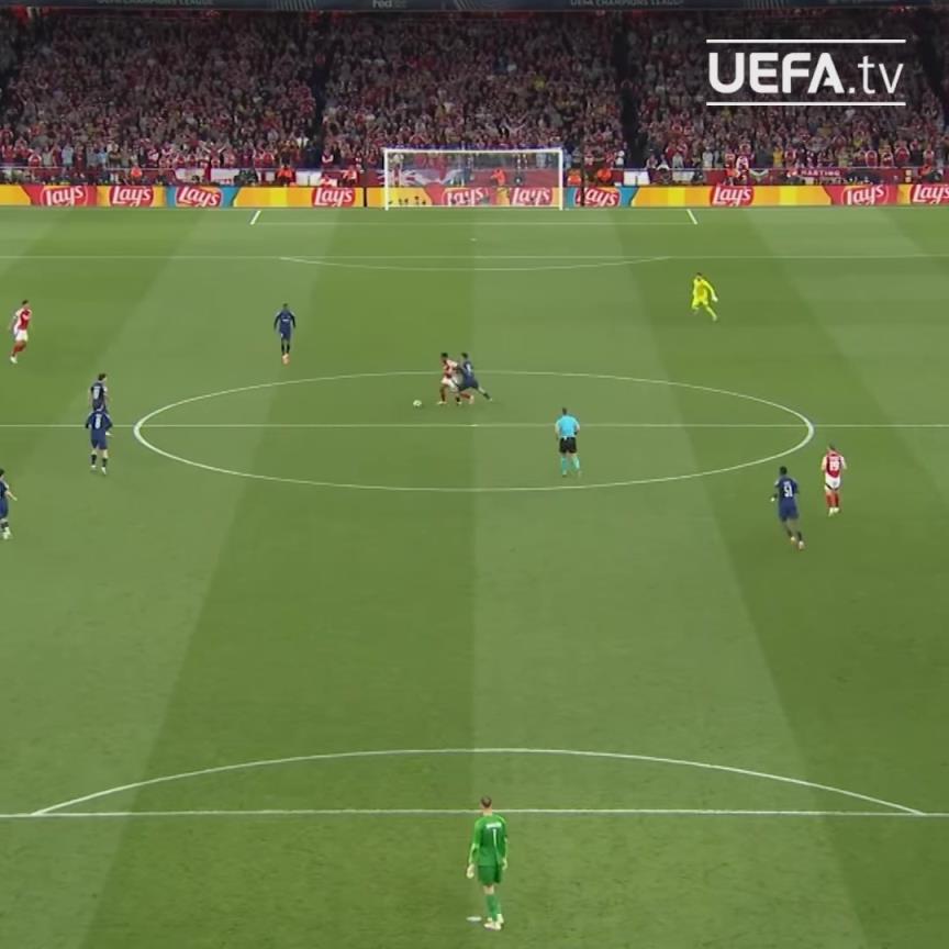 阿森纳青训出品!欧冠官方晒斯凯利过掉阿什拉夫送单刀