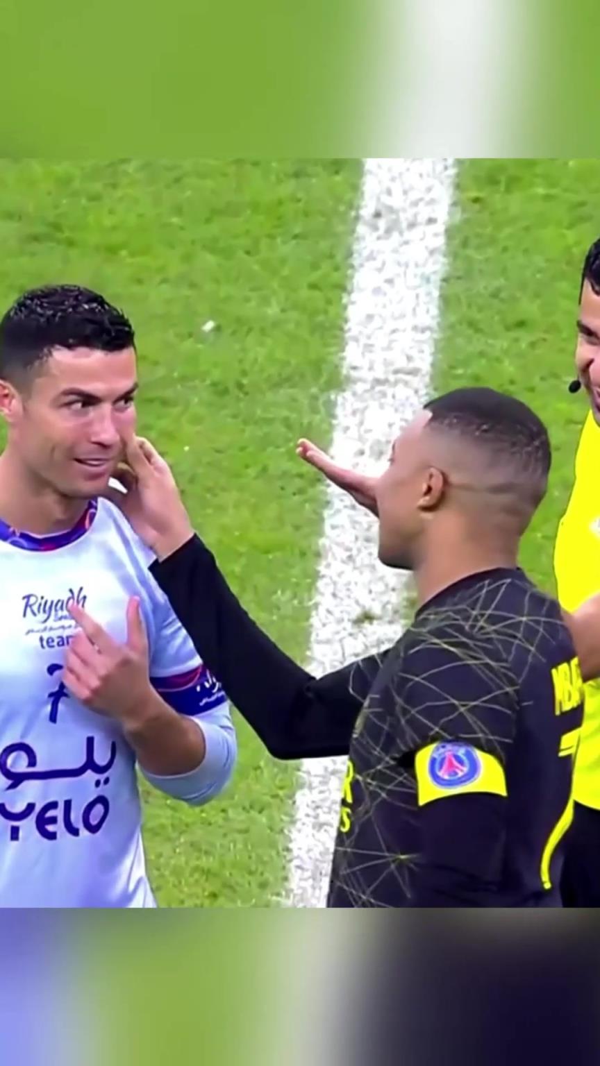 当姆巴佩遇到偶像C罗!姆总笑得太开心了!