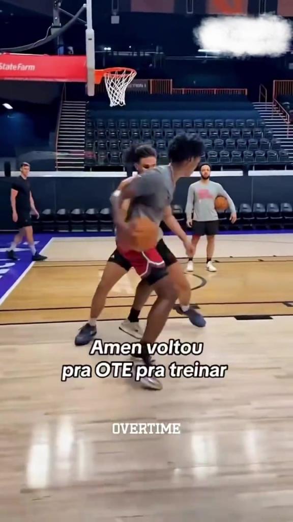 阿门今日训练低位脚步跟三分 往全能的方向发展了!