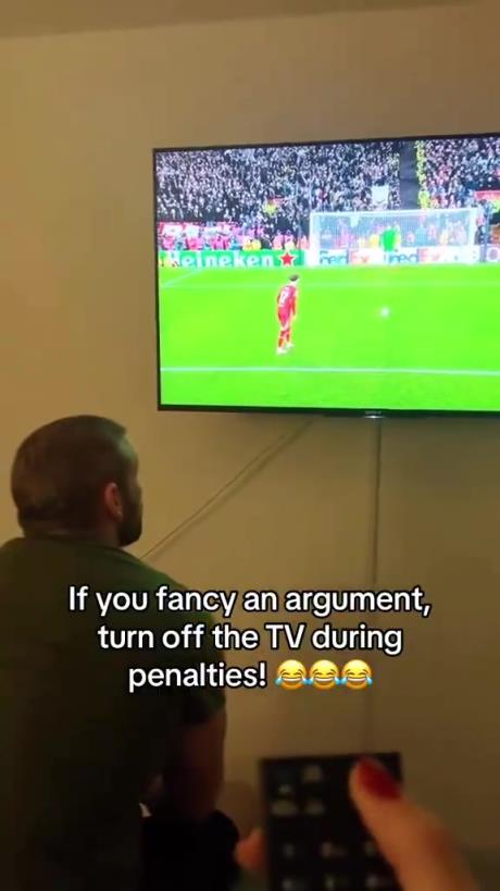 这是要了老命了！当你的女友在球队罚点球时换台……