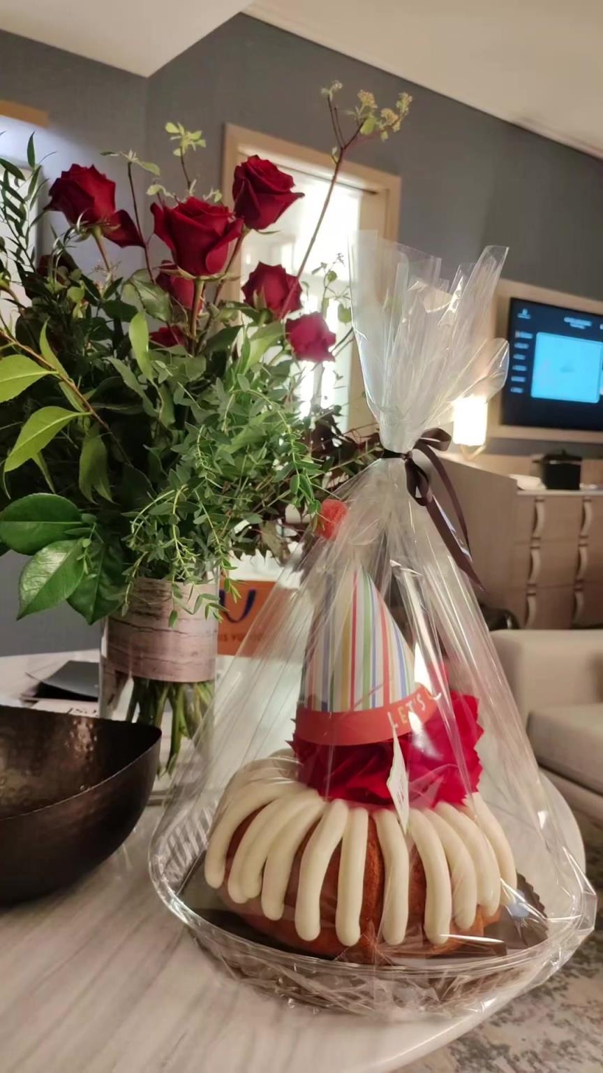 杨瀚森妈妈:一进酒店入住,开拓者就给瀚森送来生日蛋糕❤️❤️