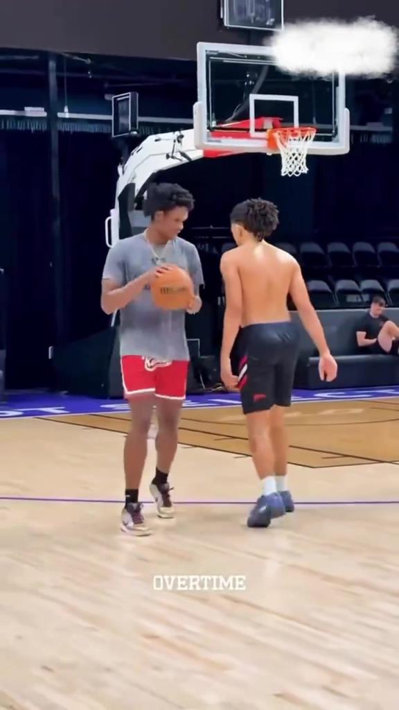 阿门也在猛练进攻!看投篮姿势,还是很有可塑性