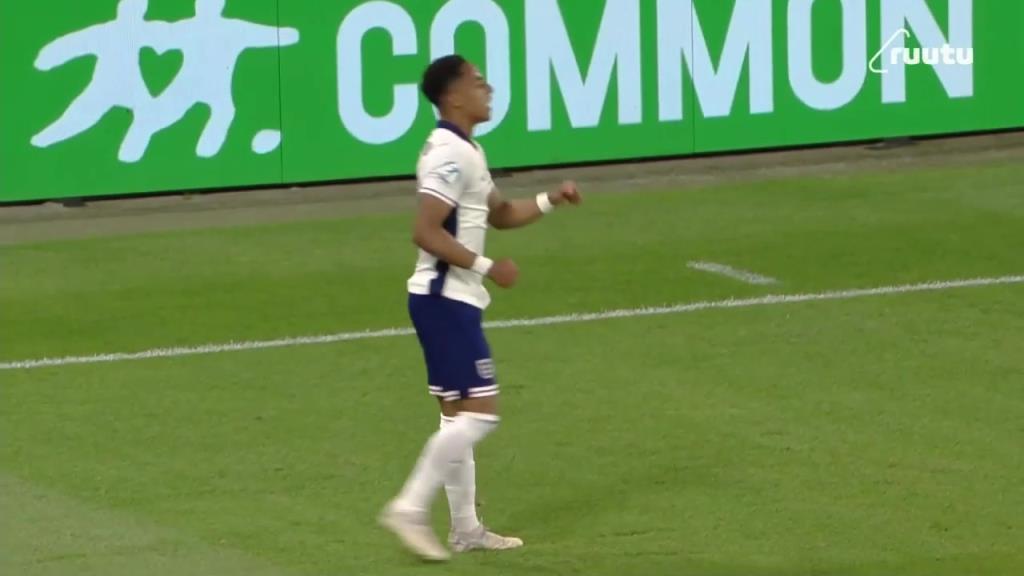 英格兰2-0领先德国！麦卡蒂送助攻，哈钦森抽射破门空翻庆祝！