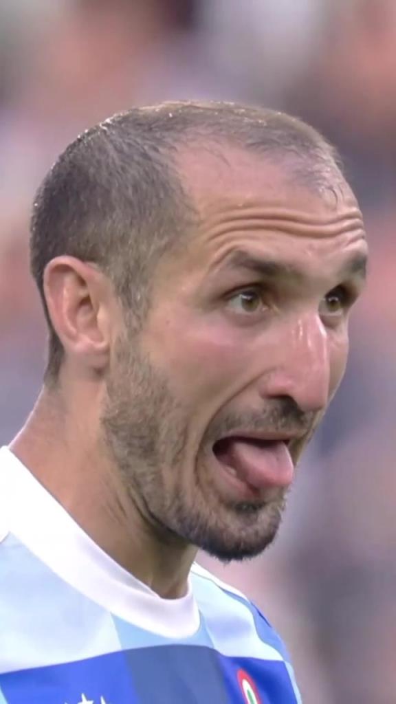 绝了！基耶利尼抖动舌头，迪巴拉看到了一脸震惊！