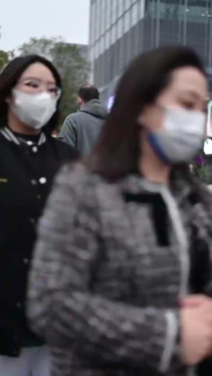 最萌身高差!哈达迪的老婆感觉只有他一半高