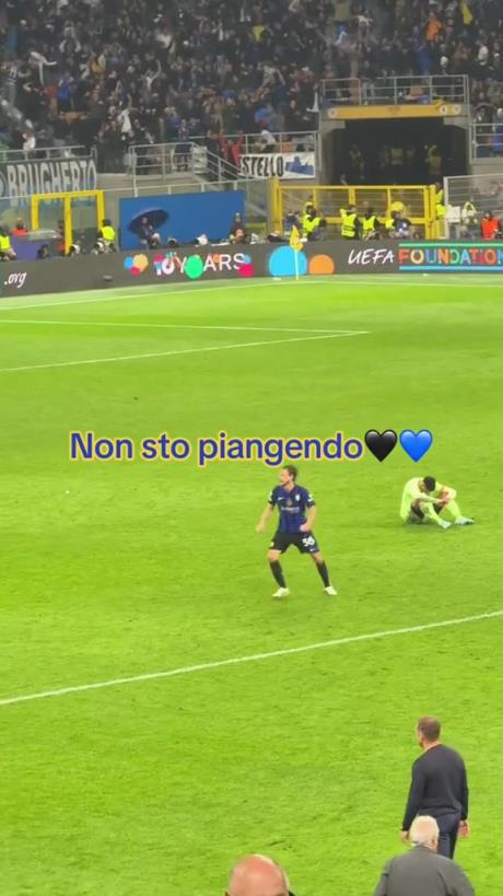 冰火两重天！球迷实拍：国米击败巴萨瞬间众生相