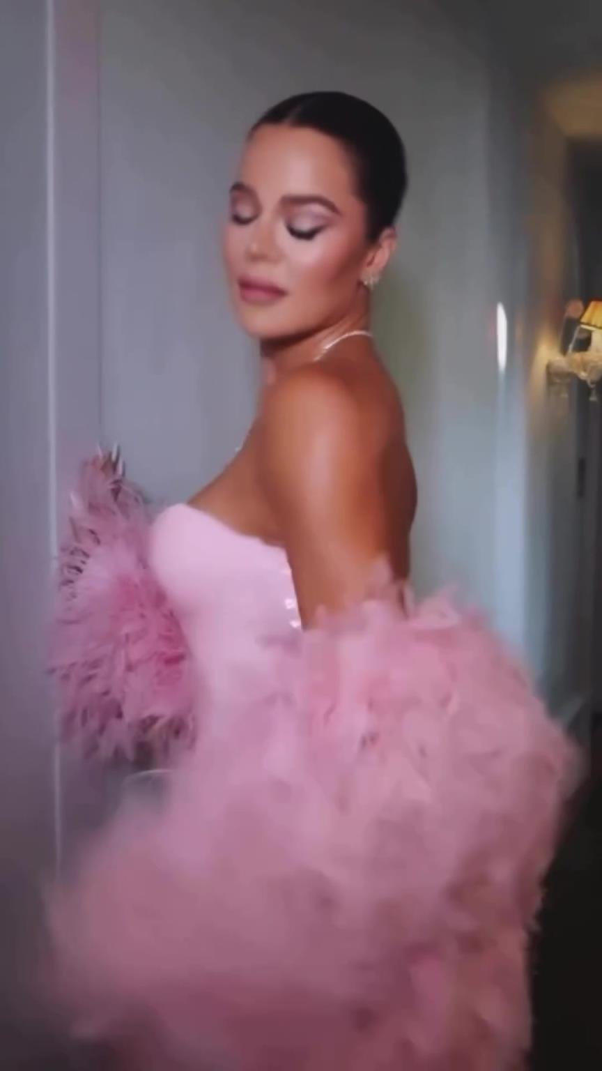 科勒-卡戴珊粉红长裙性感登场,前夫TT:当初是我大声了