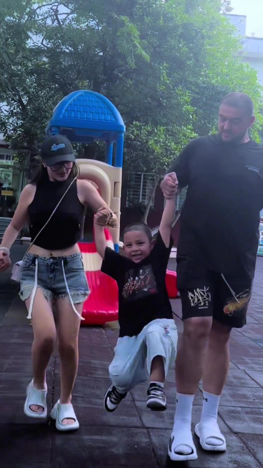 嫂子身材可以啊!西热夫妻晒带娃视频 击碎离婚谣言