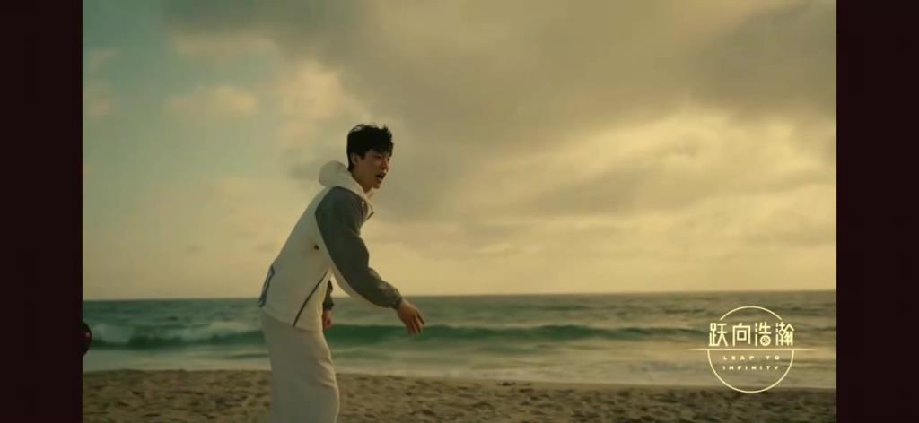 未来你们会更加认识他!杨瀚森选秀前在美国被一群小伙子要合影!