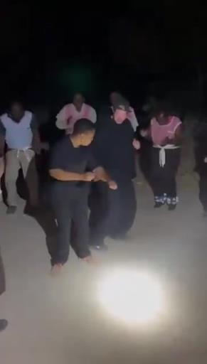 开心了！在南非快乐跳舞的德布劳内！