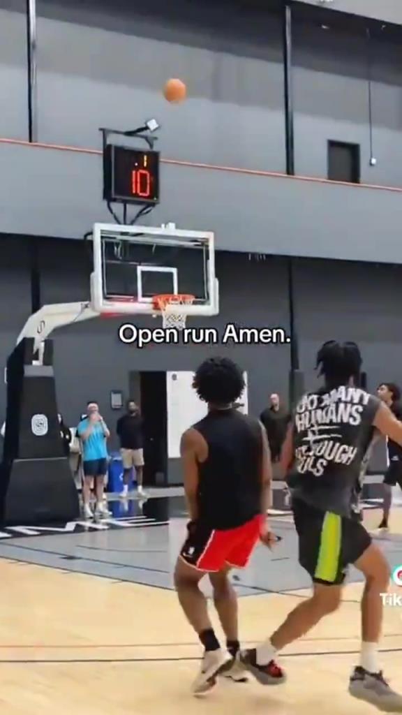 期待新赛季!阿门野球赛场运控自如降维打击