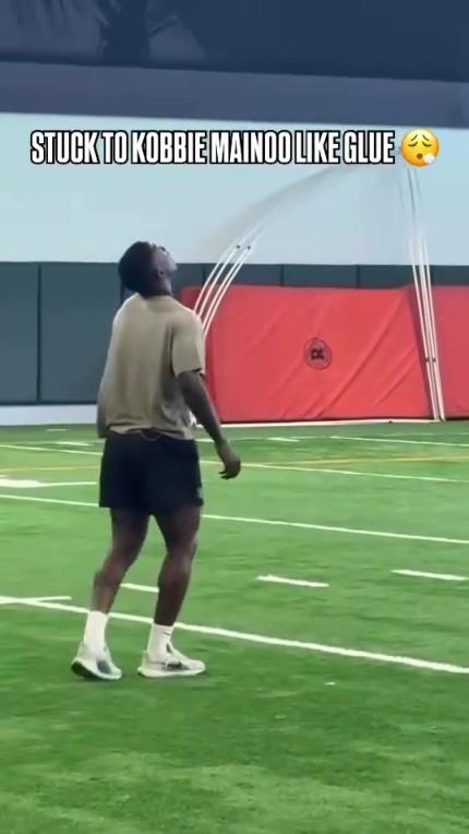 这鞋上难道有吸铁石?梅努展示卸球能力!