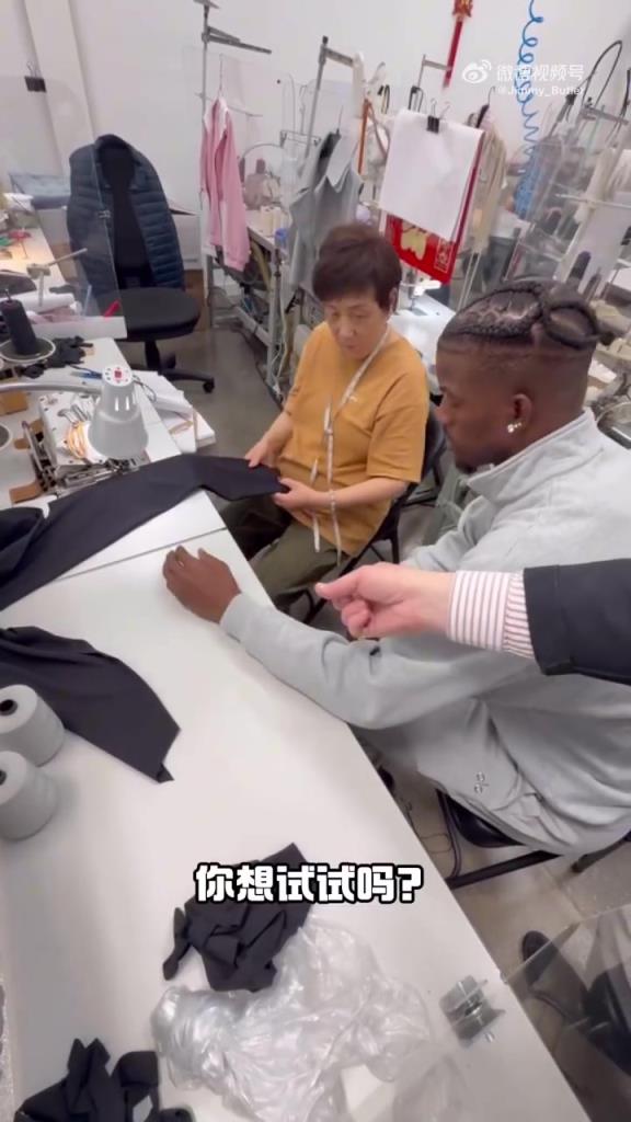 给巴特勒一个休赛期最活跃奖没问题吧?巴特勒化身“手工师傅”