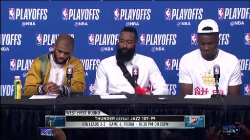 饼皇归位!名场面:卡佩拉身穿饼皇T恤和哈登保罗一起接受采访!