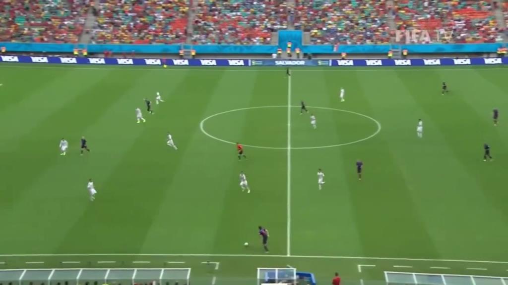 此球只应天上有!范佩西的鱼跃冲顶,写进足球历史的名场面!