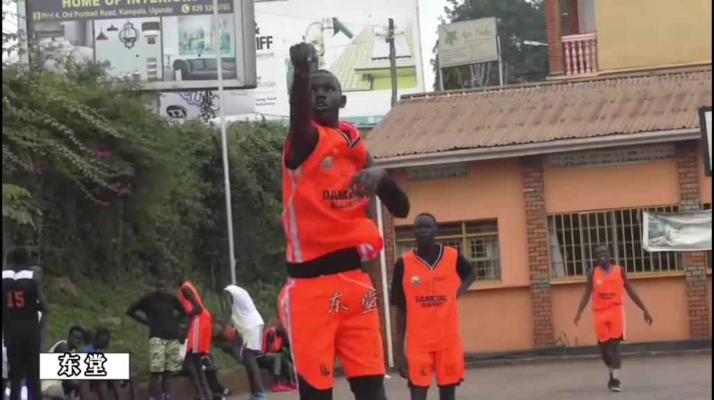 马努阿奇19年在鲁尔邓训练营视频 想不到这艰苦环境后来被选中