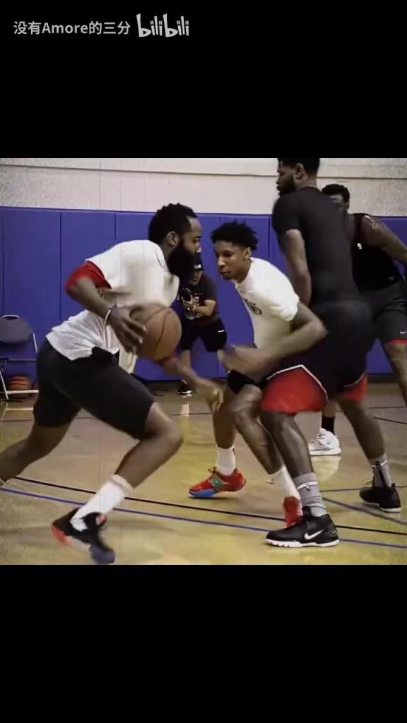 丝滑的运控大魔王!巅峰哈登的球风观赏性太高了!