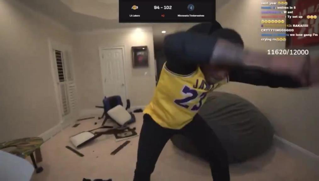 现在有艾顿了!去年湖人出局 主播把家里砸了个稀巴烂...