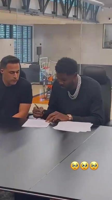 如今2年1660万加盟湖人!艾顿此前签4年1.33亿大合同,脸上笑开花