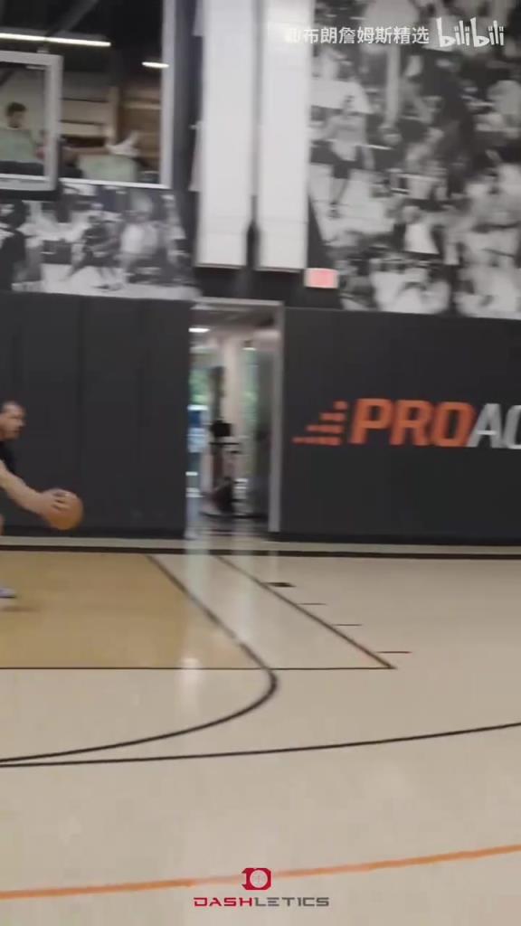 真正的球痴!KD的对抗赛训练!咋感觉变壮了?