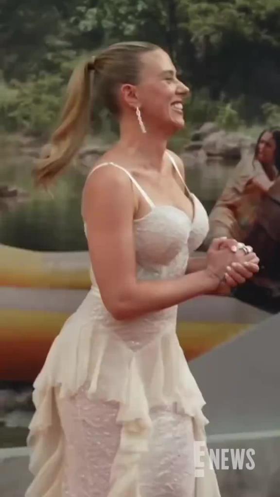 谁心碎了我不说!斯嘉丽当众亲吻拥抱乔纳森-贝利