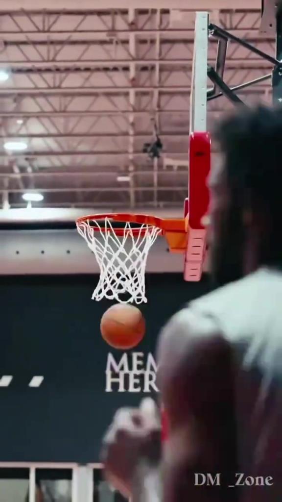 伊森也开始了今天训练 底角三分命中率极高