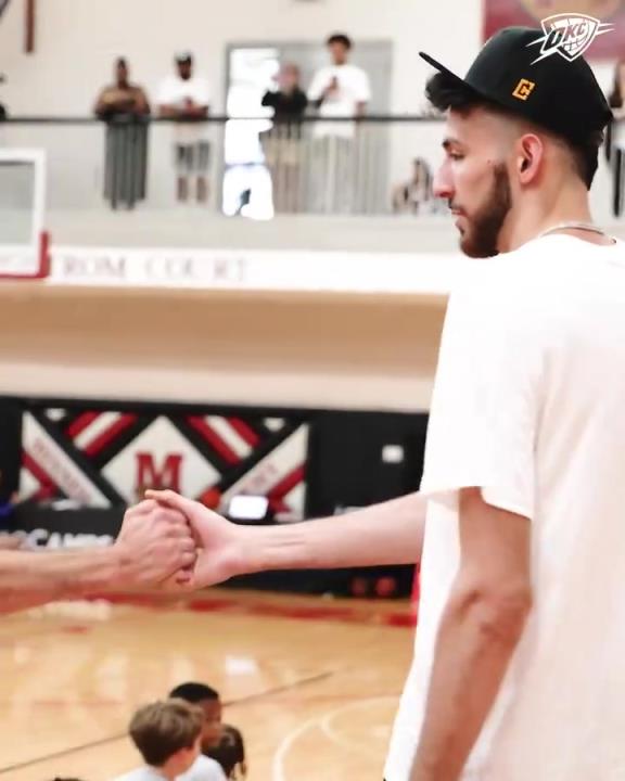 冠军内线!切特夺冠后回老家开训练营!