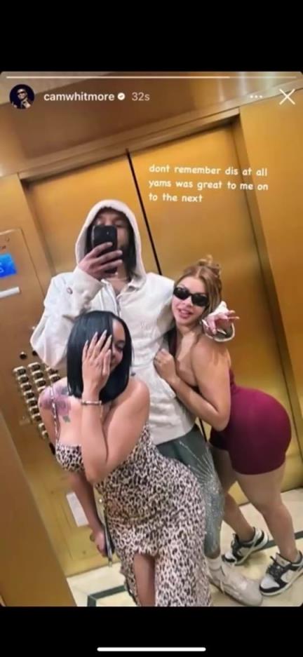 终于离开火箭了!惠特摩尔此前搂着两个身材劲爆妹妹在电梯里自拍