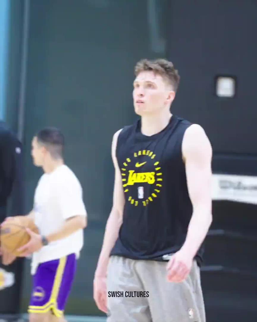 克内克特此前训练三分精准 今日夏联6中0颗粒无收