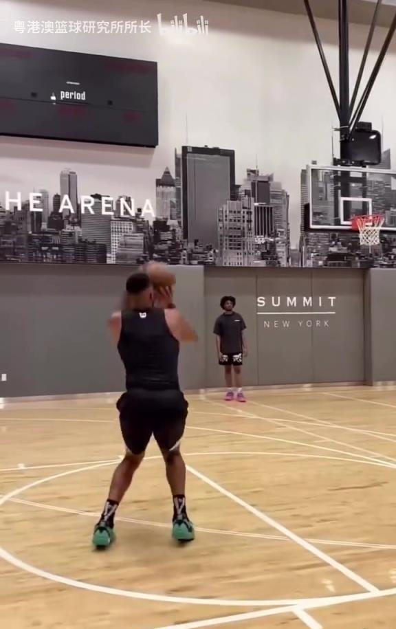 下赛季要带一堆年轻人了!CJ的休赛季训练!依然丝滑的进攻技巧!