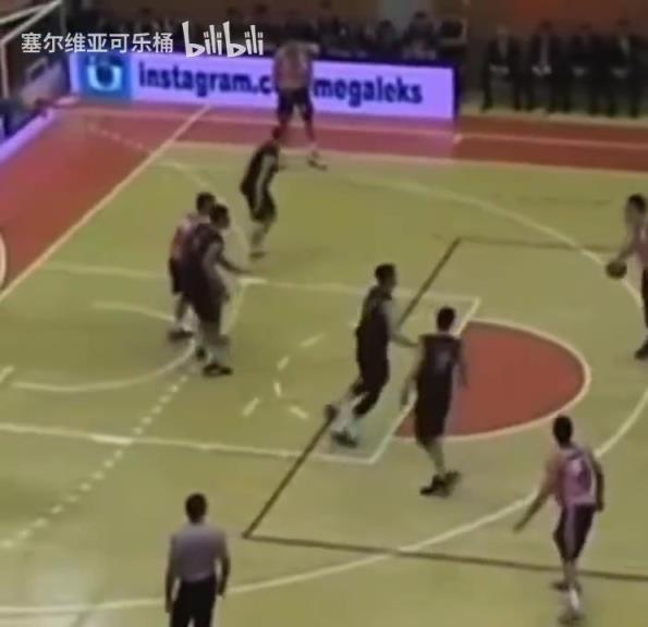 别被选秀顺位骗了!登录NBA前的约基奇是怎么打球的?