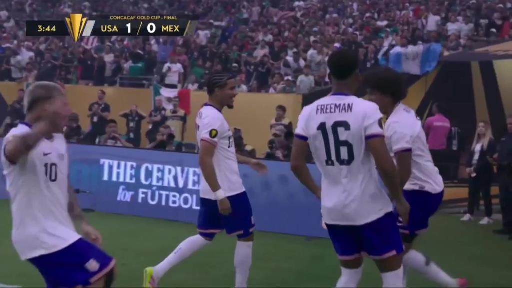 金杯赛决赛美国梦幻开局!理查兹开场4分钟头球攻破墨西哥!