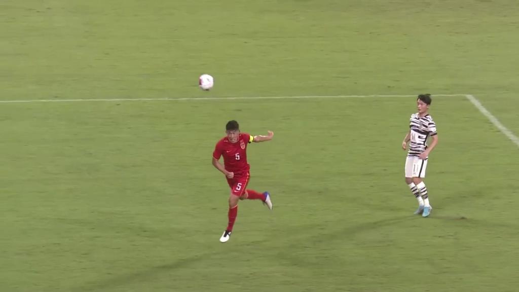 朱辰杰高难度离谱乌龙!上届东亚杯国足0-3完败韩国!