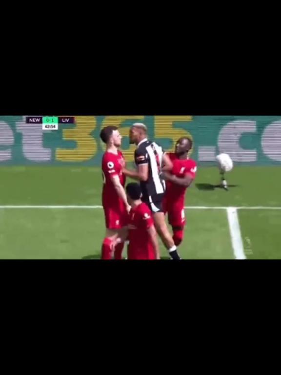 迪亚斯是否还记得首秀时若塔帮出头,父亲被绑是若塔举球衣发声!