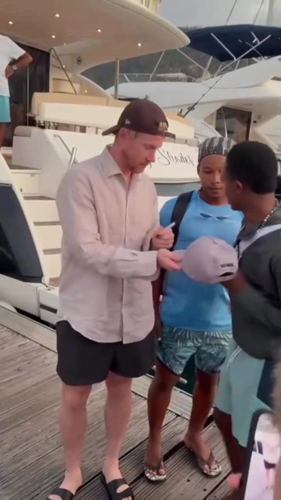 德布劳内:我社恐犯了……当你偶遇度假中的德布劳内!