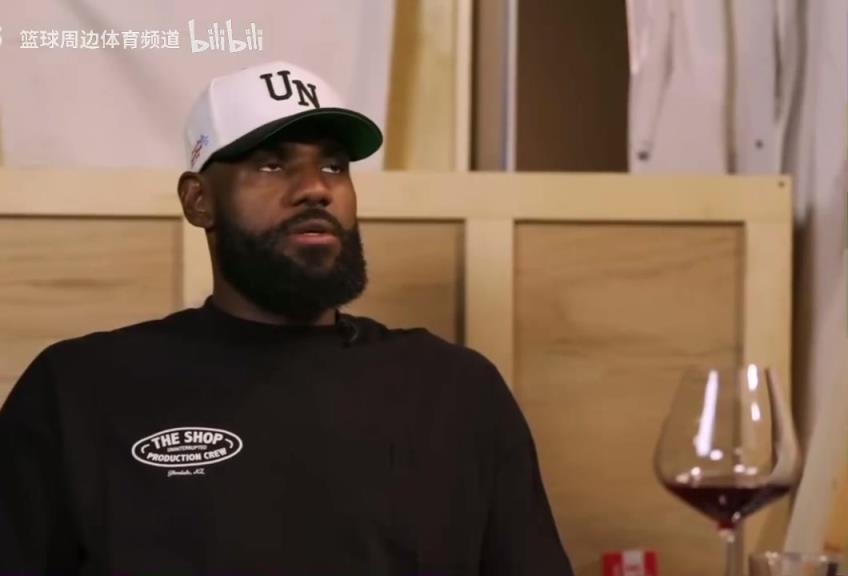 KD:我们不能拖到剩两秒甩锅角色球员,可以交给明星去投中距离!