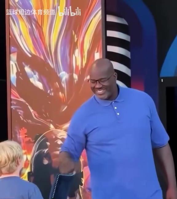 庞大的身材装着温暖的内心!奥尼尔与孩子们那些有爱的时刻!